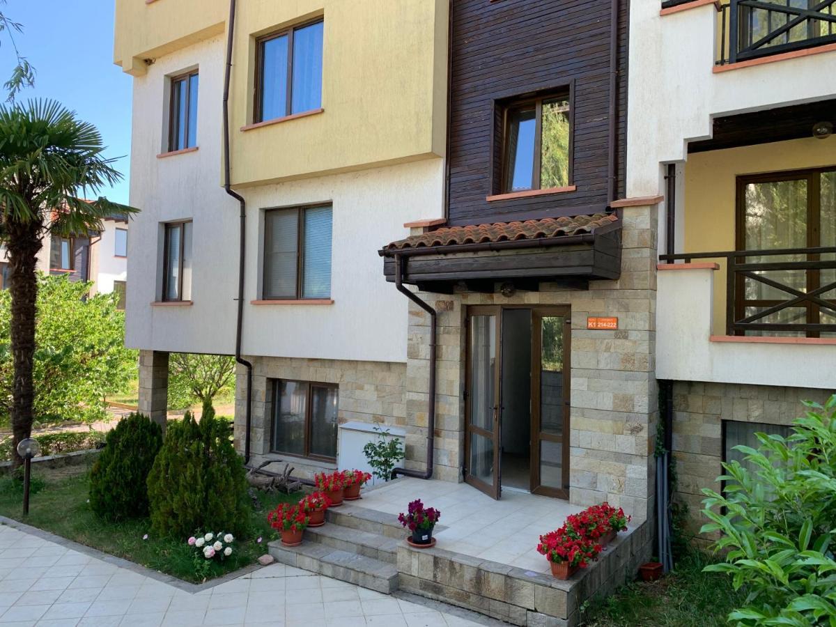 Apartment At St. Nicholas Complex-Igora Τσερνομόρετς Εξωτερικό φωτογραφία